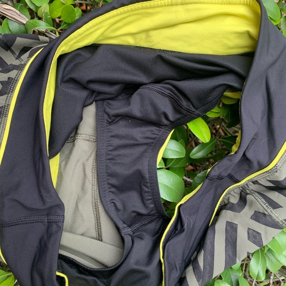 Lululemon Chevron shuffle speeds. Sz 10. - Picture 5 of 5